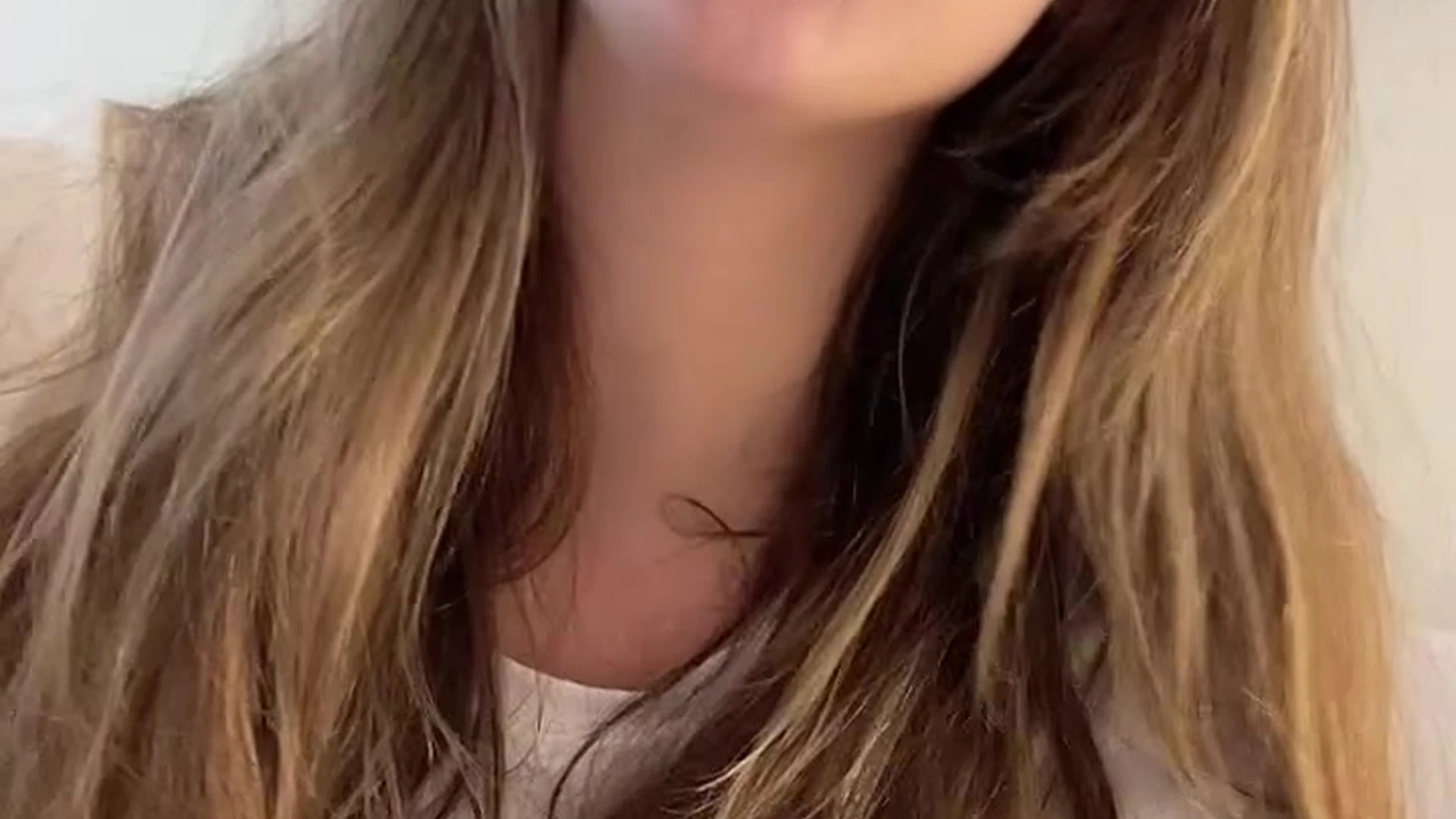 Sensational cock-teaser babe SunnyRayXO Naked