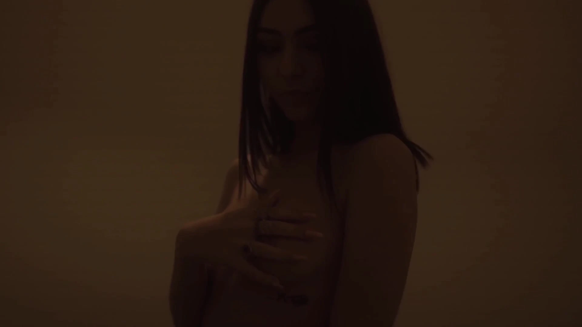 scandalous fit Nacre Victoire Naked Leaks