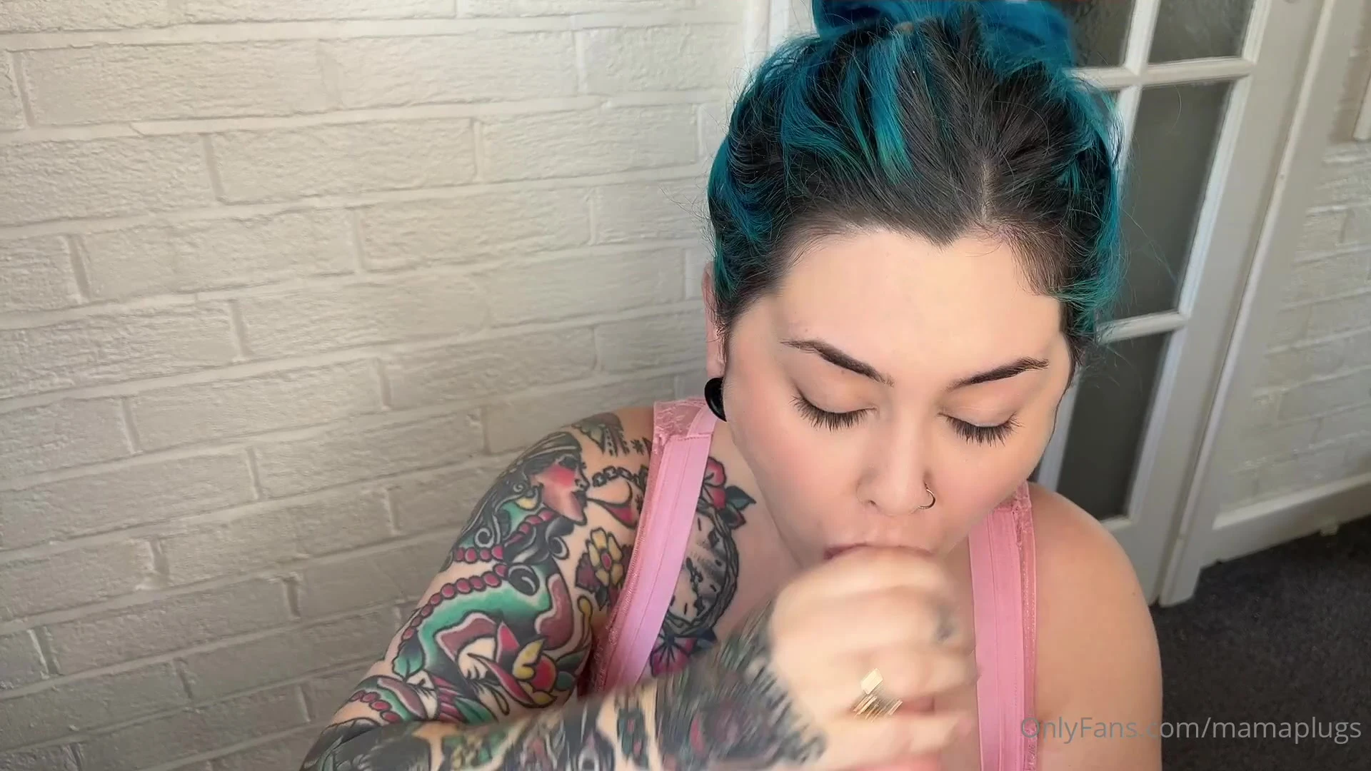 nude nympho Mamaplugs of Sensational