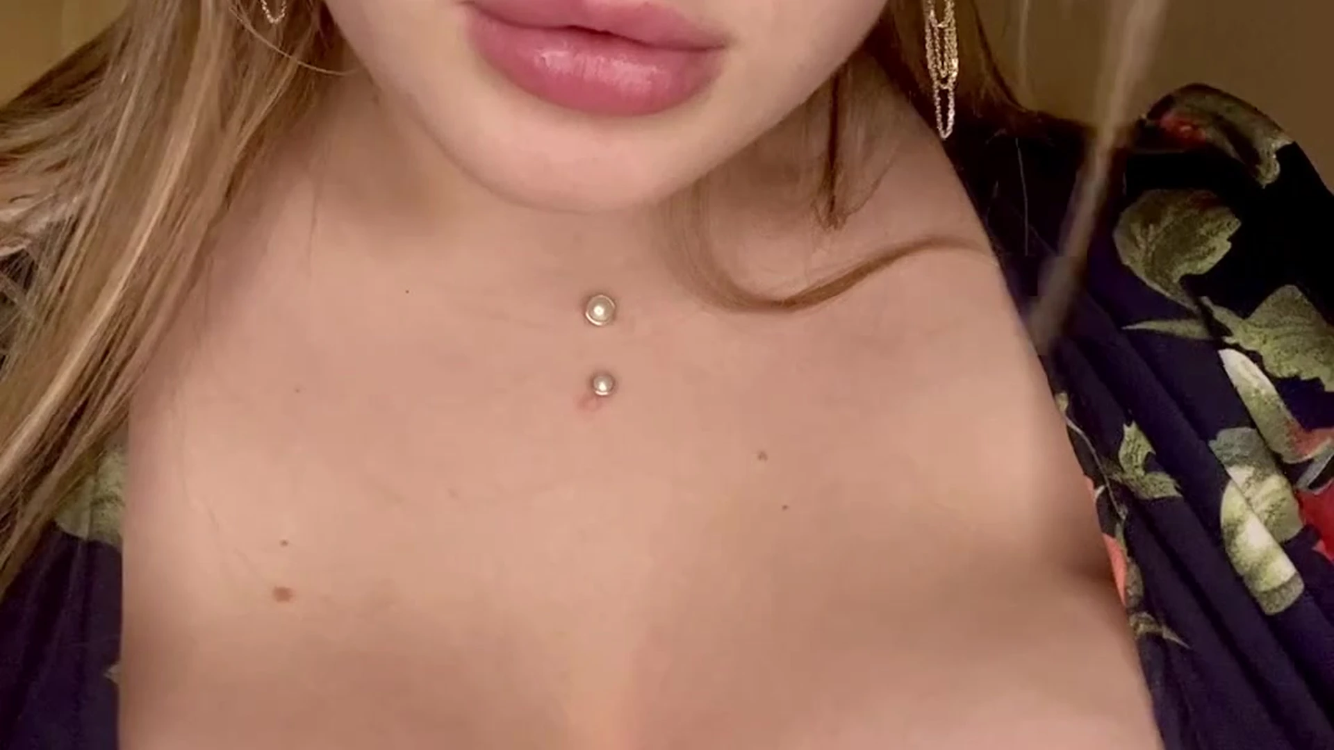 Sensational curvy Cheryl Blossom Naked Leaks