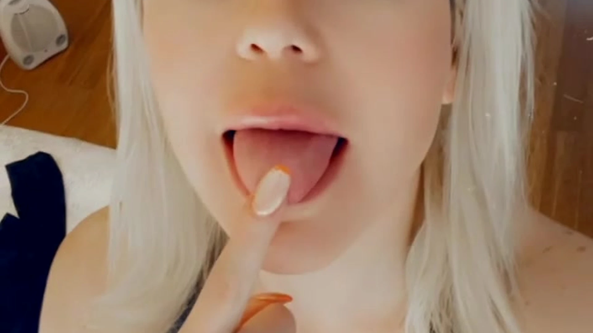 Exposed wench Mom Kit Mercer leaks