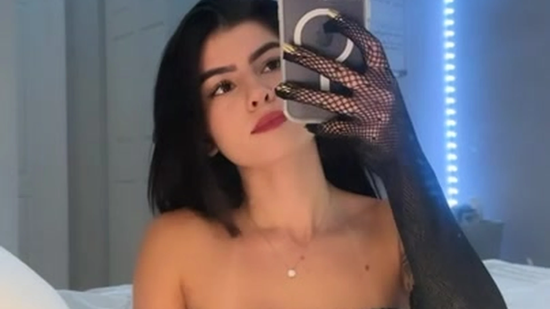 plot Latina Thaissa Marvila nude tits Video