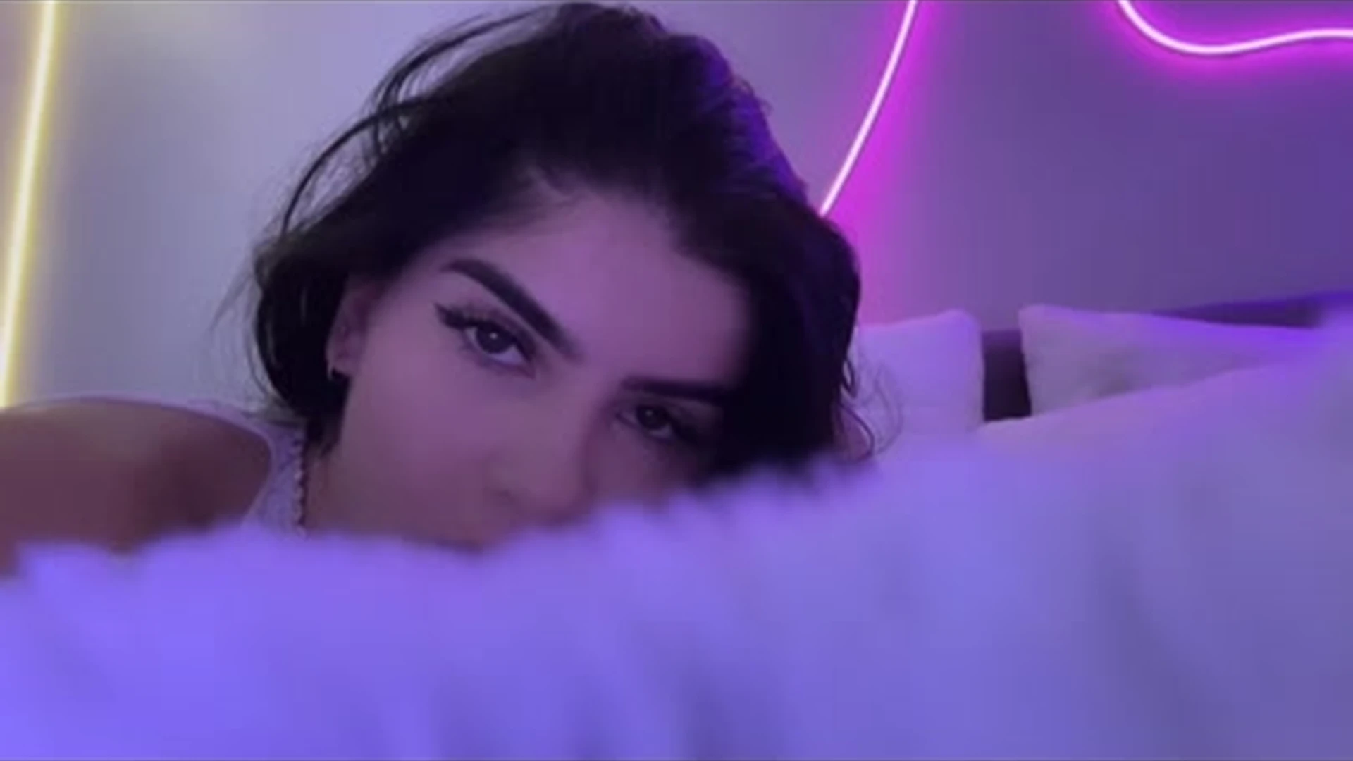 Teen Thaissafit ripped cams