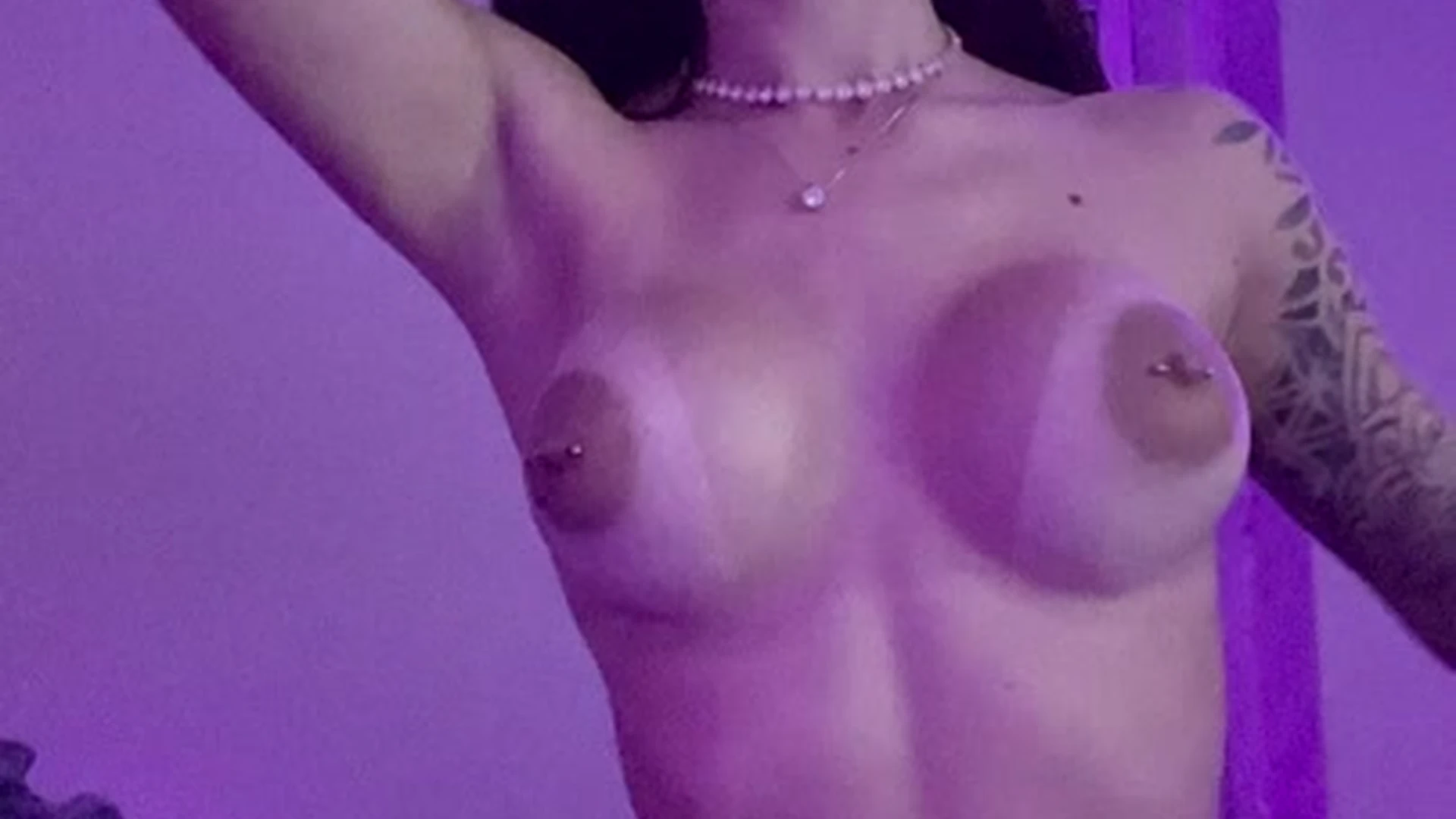 babe Latina Thaissa Marvila nude tits