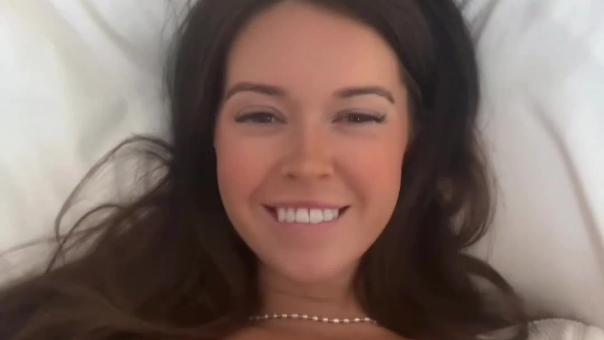 Exposed woman British Rose Hart fucked