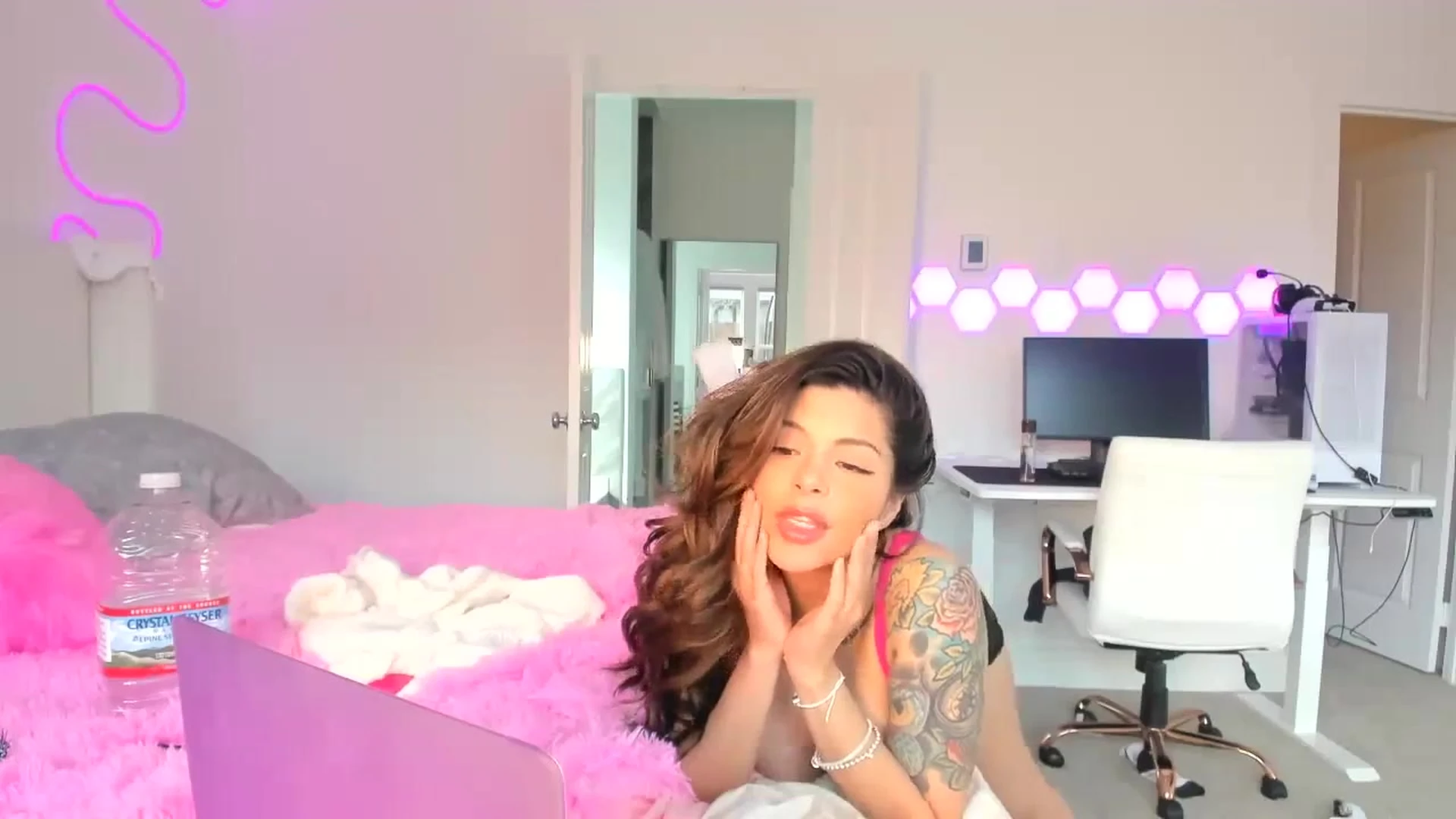 camgirl Skyler Lo Nude Leaked